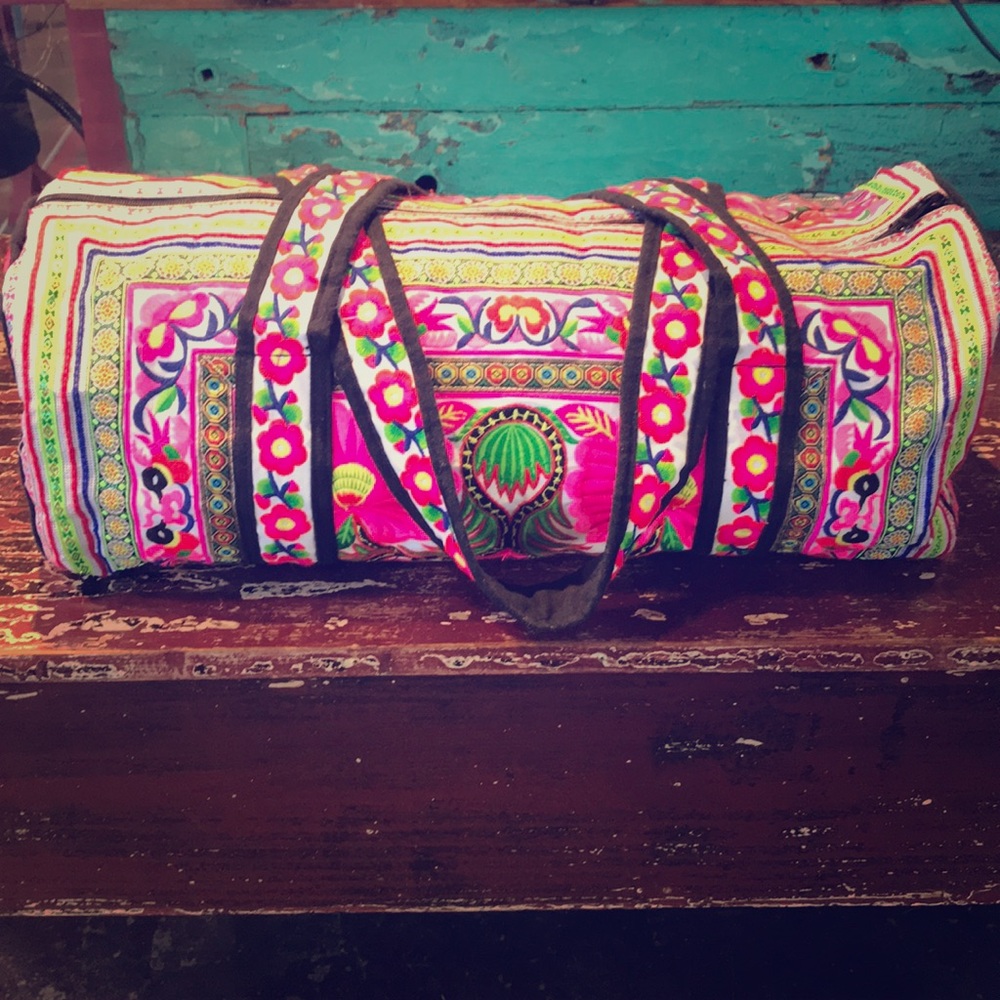 Gorgeous embroidered duffel bag. 100% Cotton